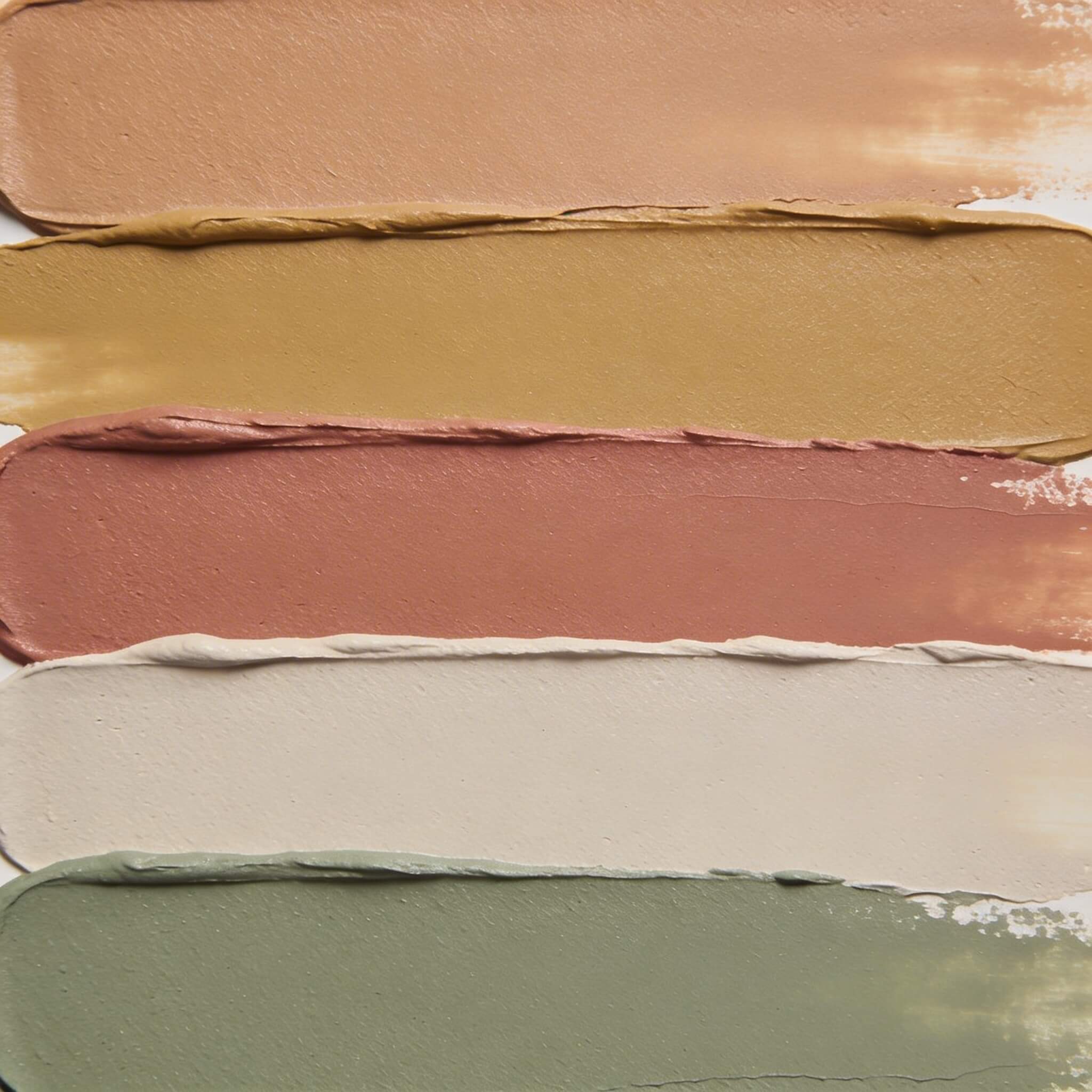 Palette Autunno Morbido: campioni di tortora caldo, kaki morbido, rosa mattone sfumato, beige cenere, verde salvia