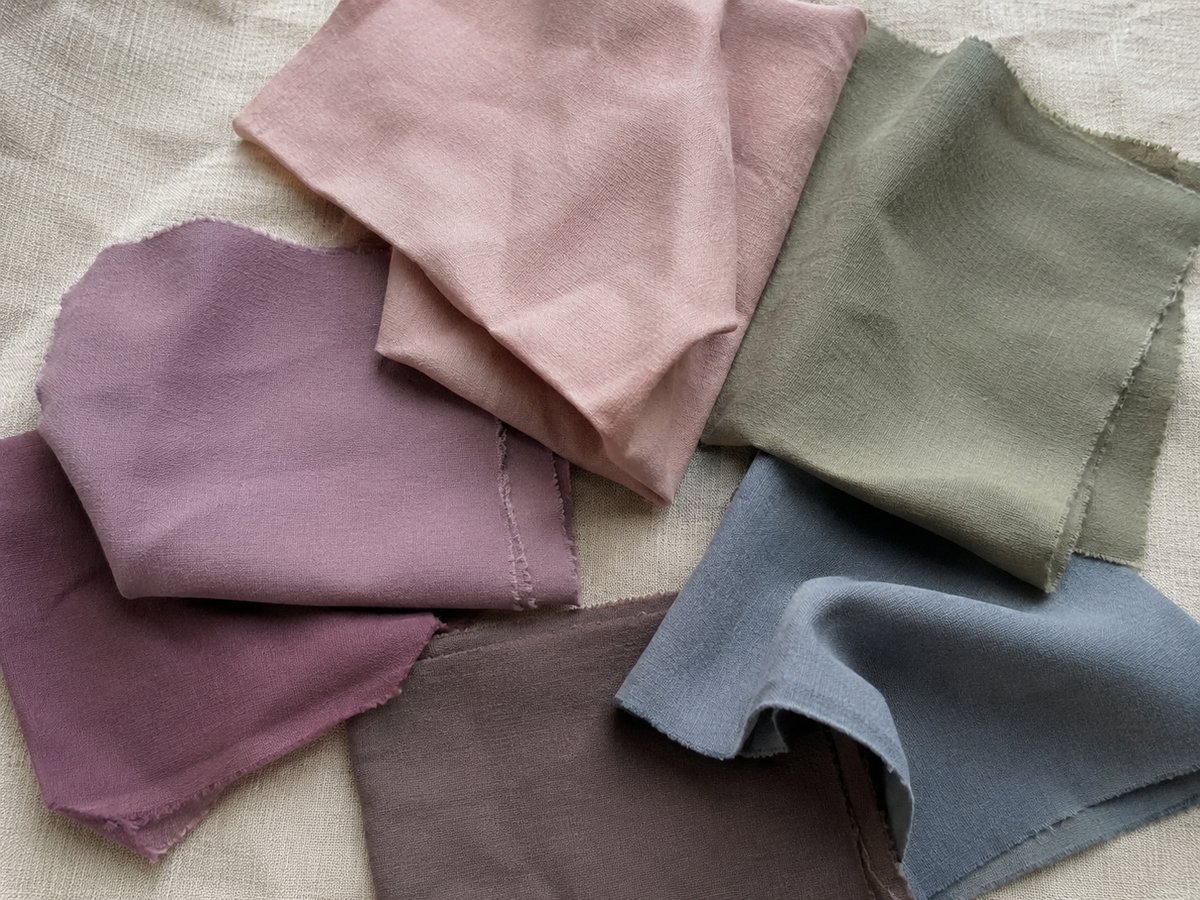 Palette armocromia Estate Morbido con rosa taupe, verdi salvia, azzurri grigiastri e prugne desaturate